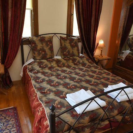 Santa Marina Guesthouse Loutraki  Exterior photo